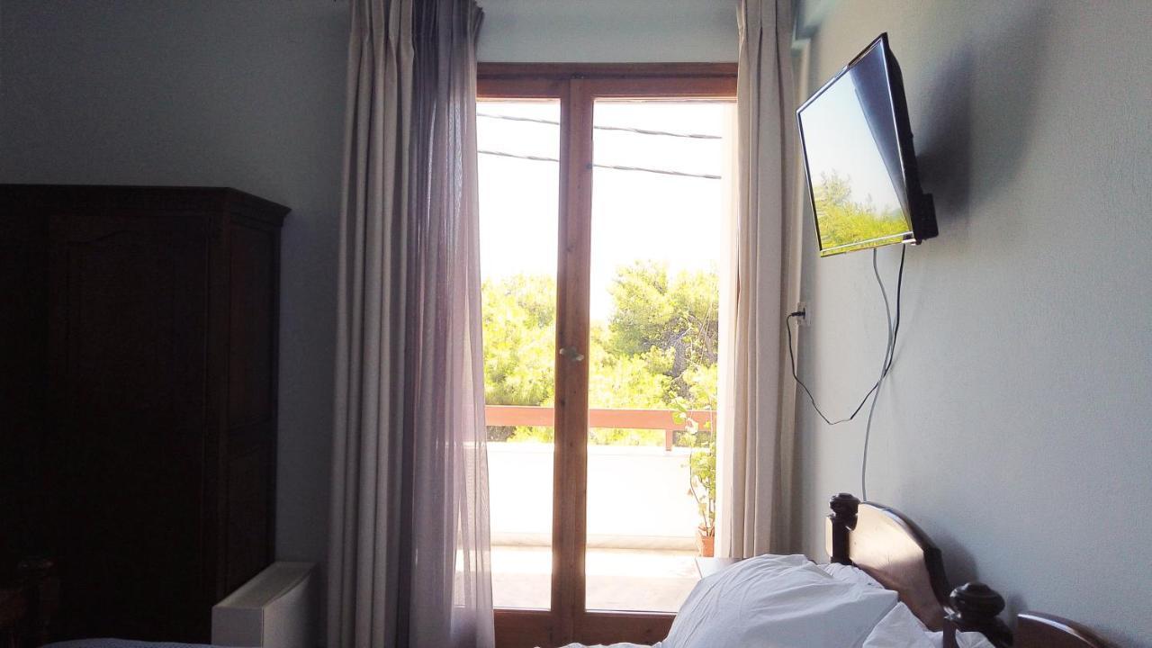 Fistiki Rooms Agia Marina  Exterior photo